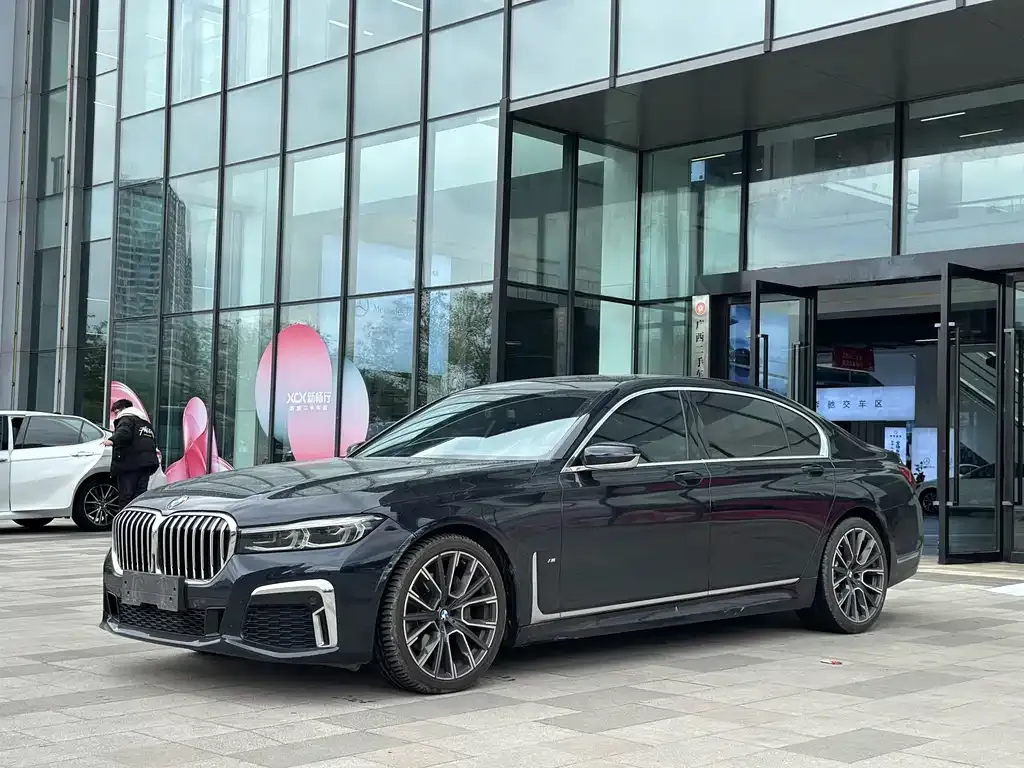 BMW 7 Series — фото 1