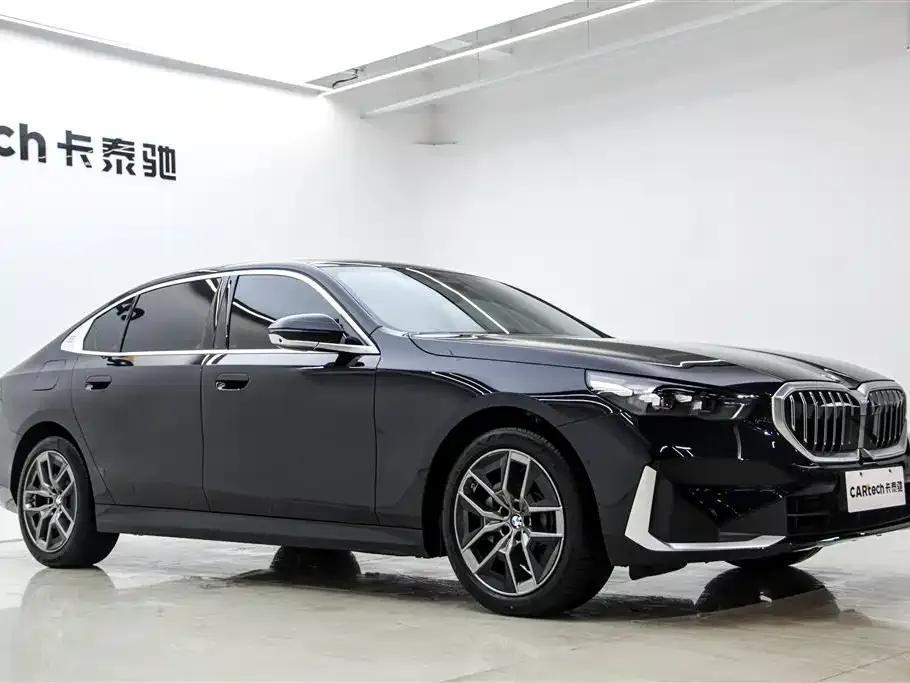BMW 5 Series 2024 из CN, фото 8