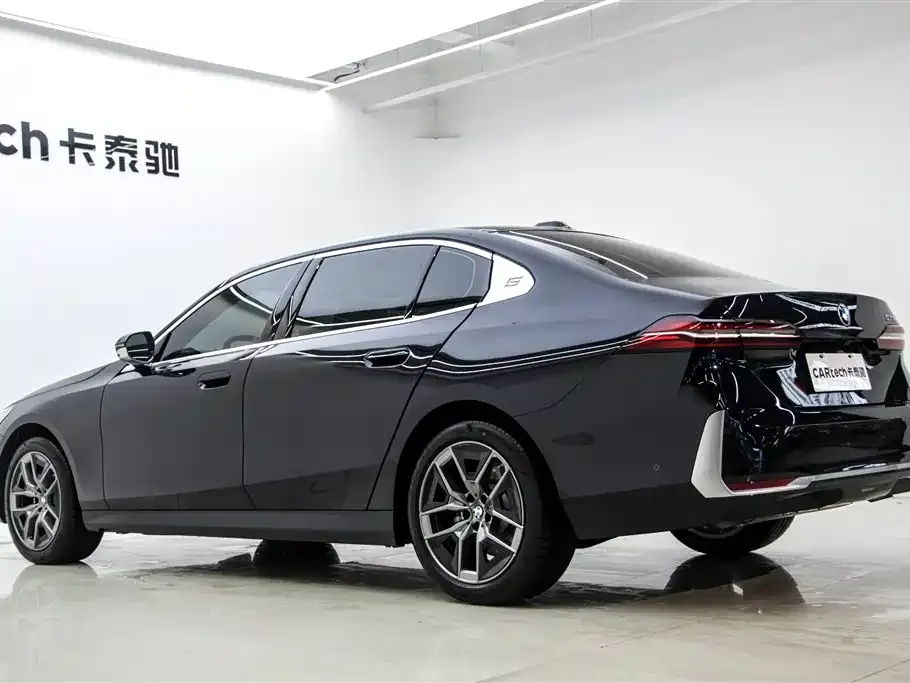BMW 5 Series 2024 из CN, фото 2