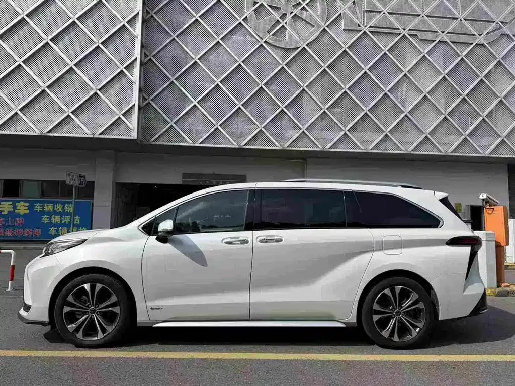 Toyota Granvia 2025 из CN, фото 7