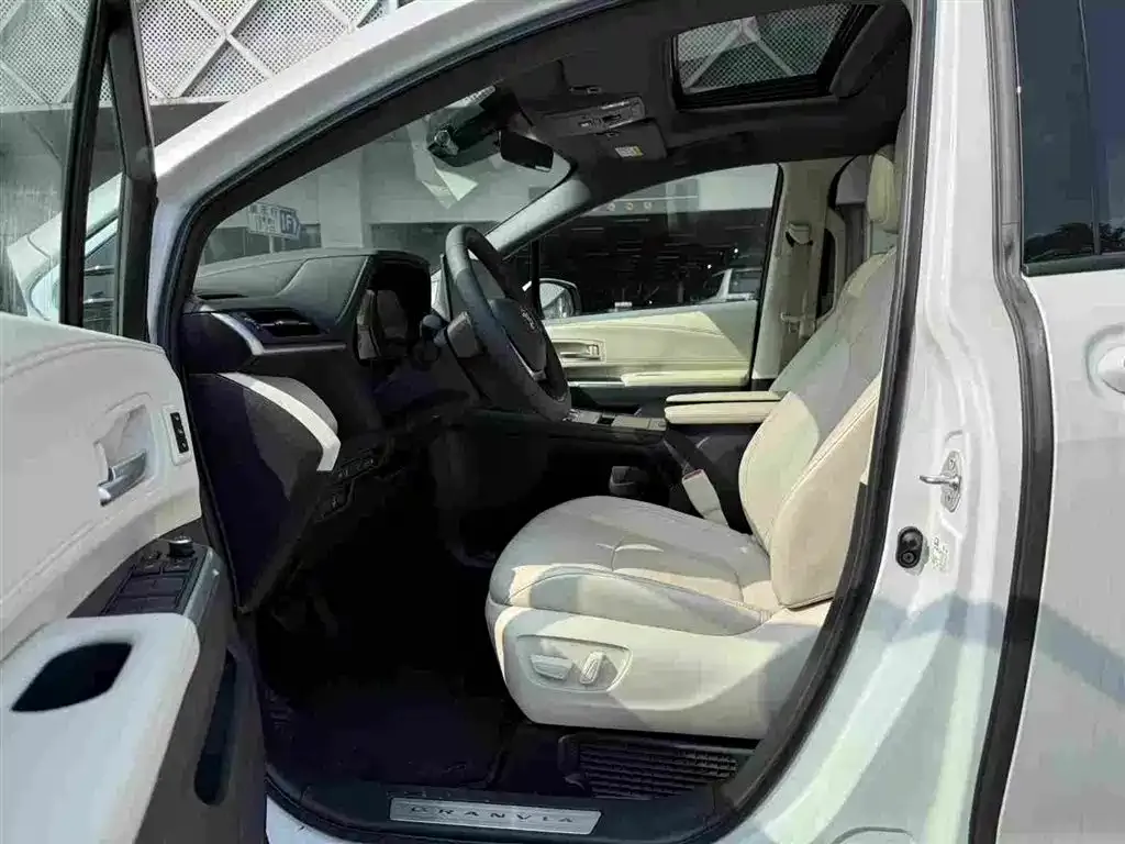 Toyota Granvia 2025 из CN, фото 3