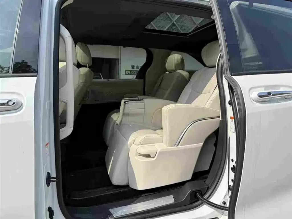 Toyota Granvia 2025 из CN, фото 5