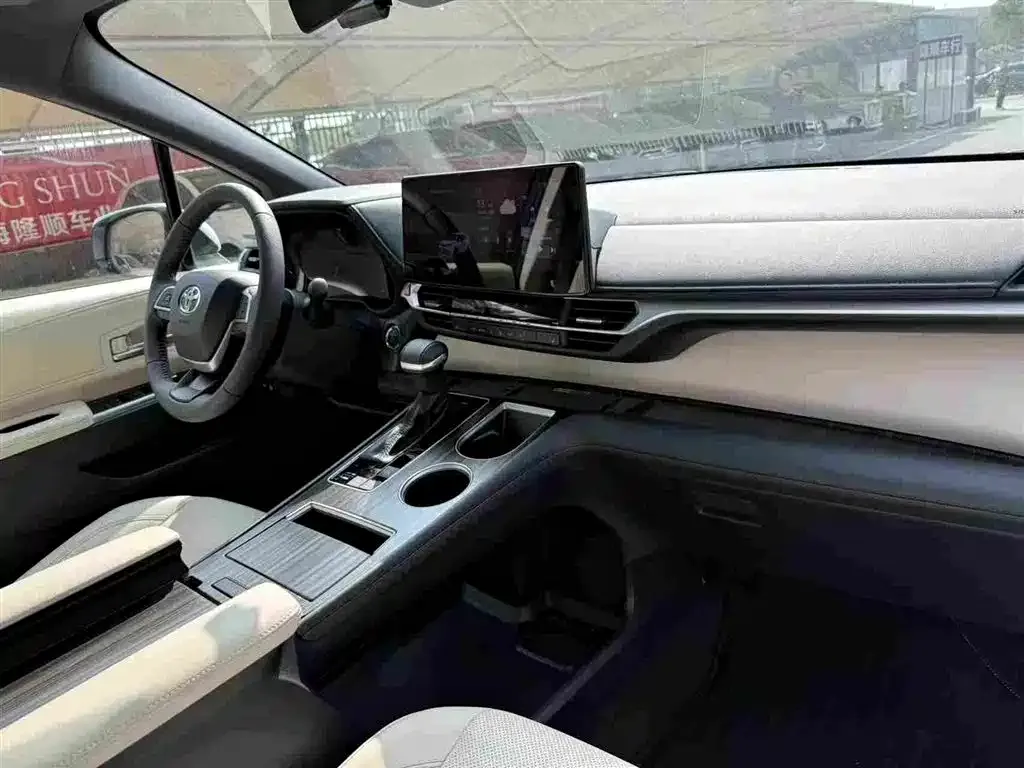 Toyota Granvia 2025 из CN, фото 2