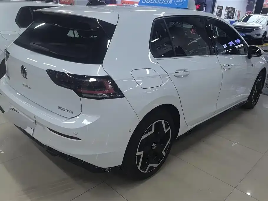 Volkswagen Golf 2025 из CN, фото 2