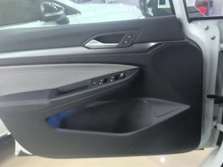 Volkswagen Golf 2025 из CN, фото 4