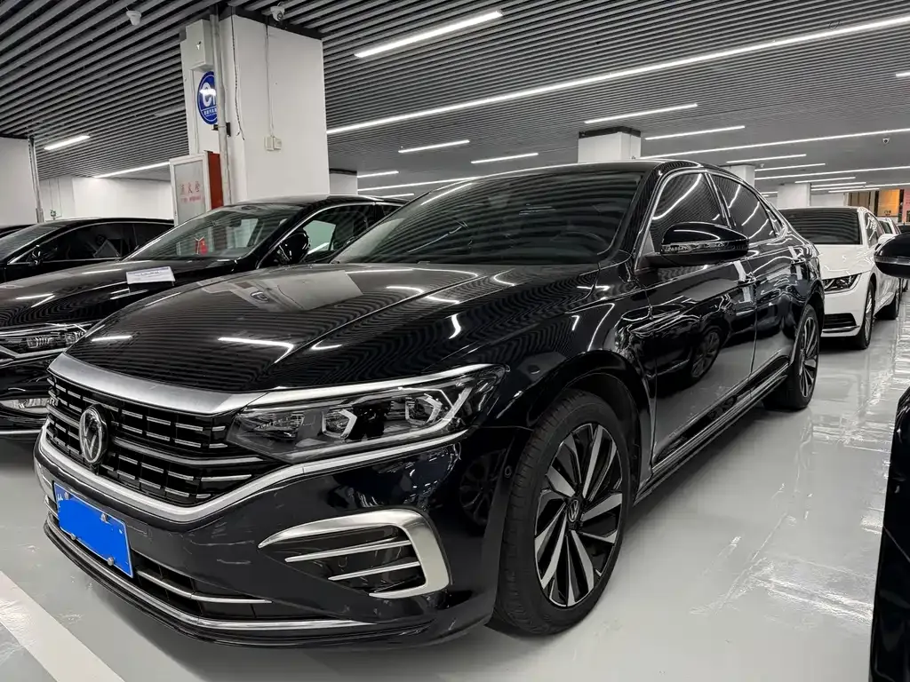 Volkswagen Passat — фото 1