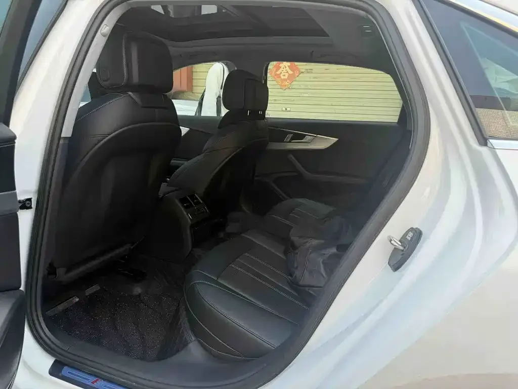 Audi A4L 2025 из CN, фото 2