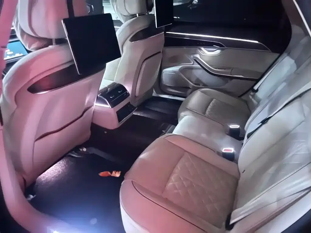 Audi A8 — фото 10
