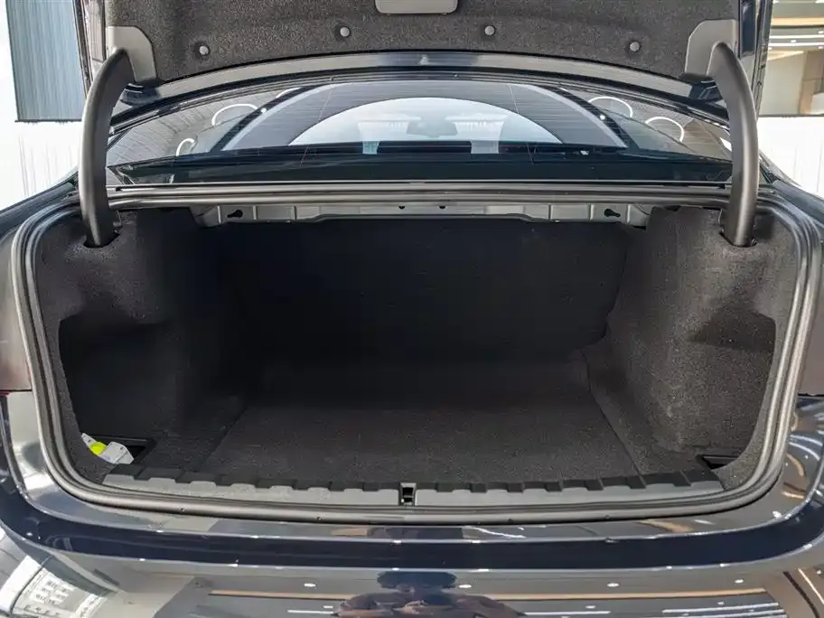 BMW 3 Series 2023 из CN, фото 2