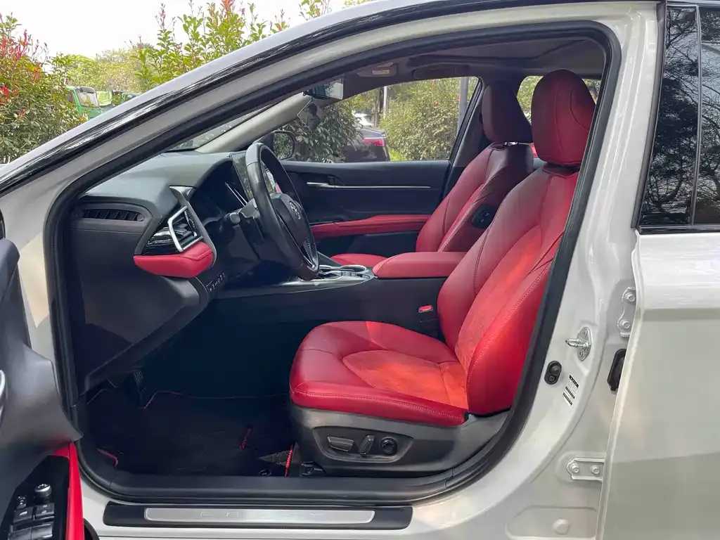 Toyota Camry 2023 из CN, фото 2