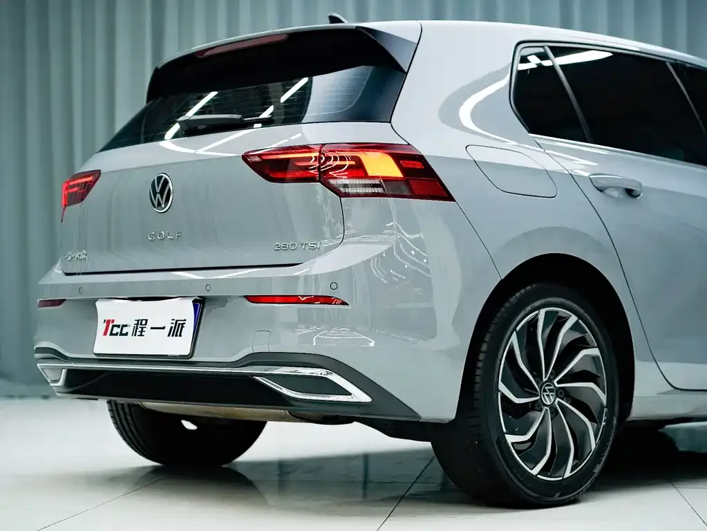 Volkswagen Golf 2023 из CN, фото 10