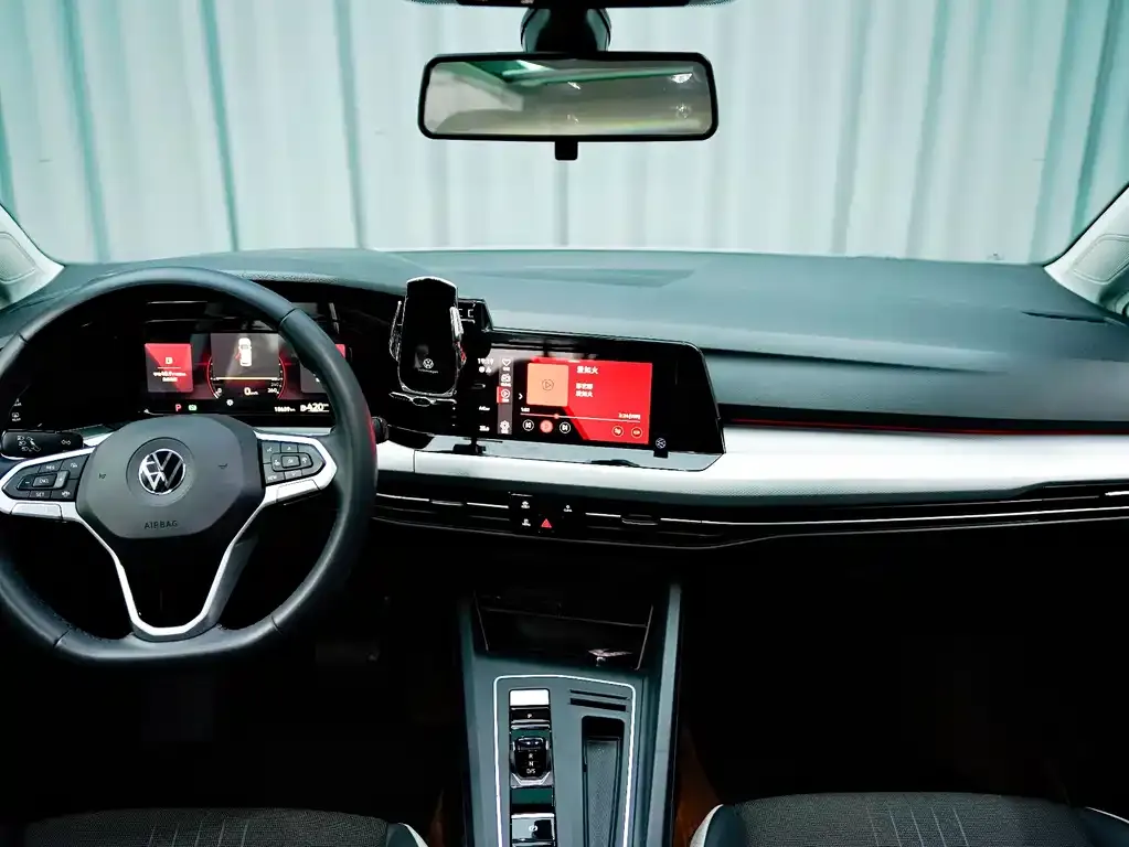 Volkswagen Golf 2023 из CN, фото 8