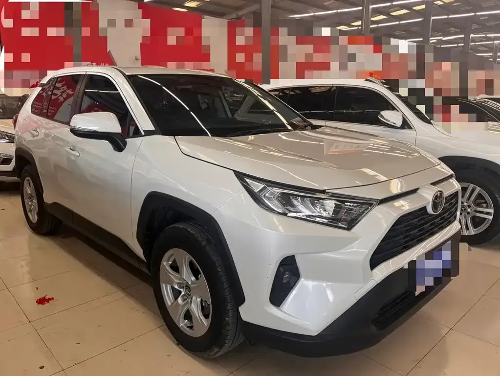 Toyota RAV4 — фото 9
