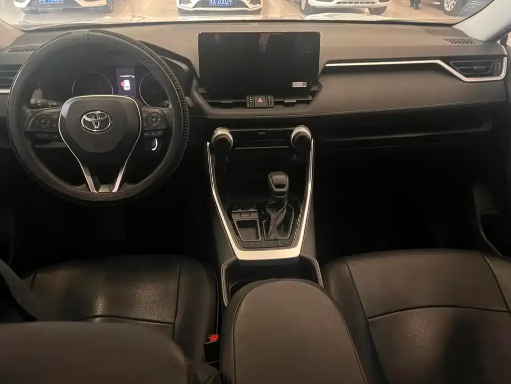 Toyota RAV4 — фото 2