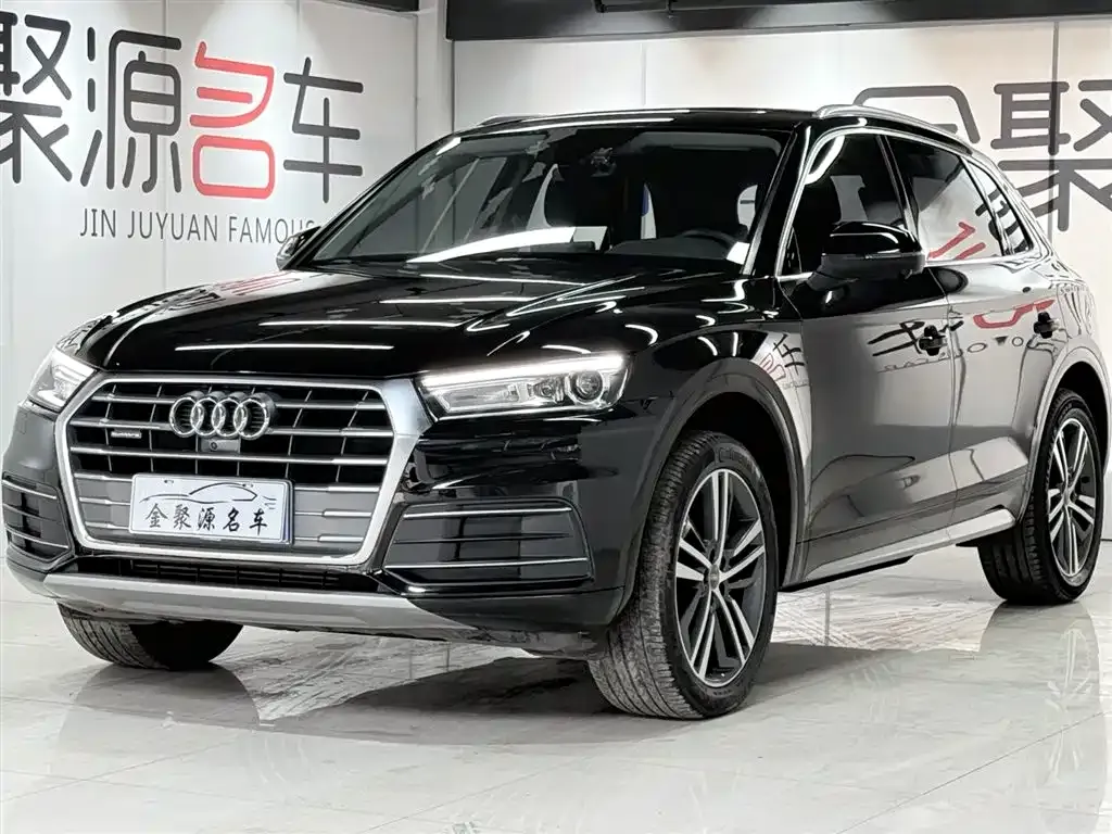 Audi Q5L — фото 1