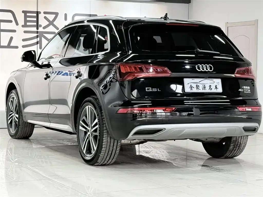 Audi Q5L — фото 7
