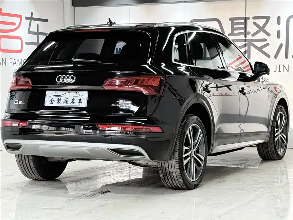 Audi Q5L — фото 8