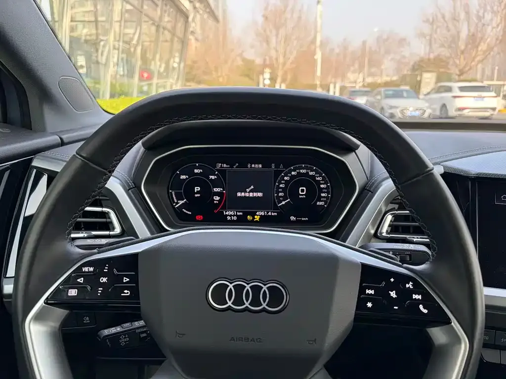 Audi Q4 e-tron — фото 10