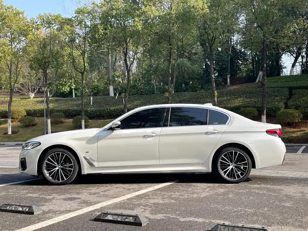 BMW 5 Series — фото 10