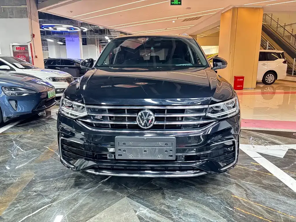 Volkswagen Tiguan L — фото 8