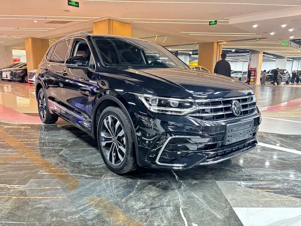 Volkswagen Tiguan L — фото 10