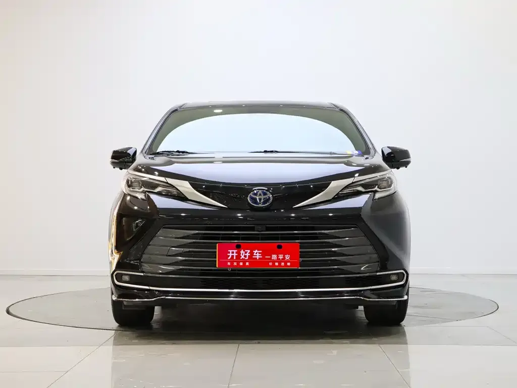Toyota Sienna 2023 из CN, фото 1