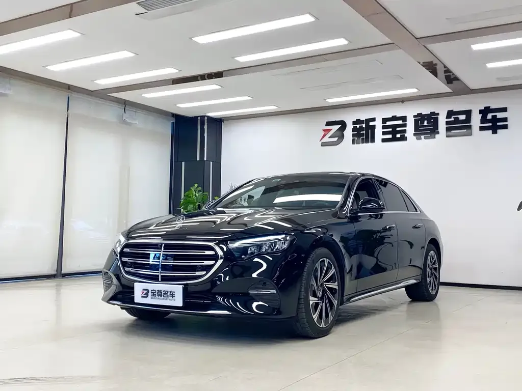 Mercedes-Benz E-Class — фото 1
