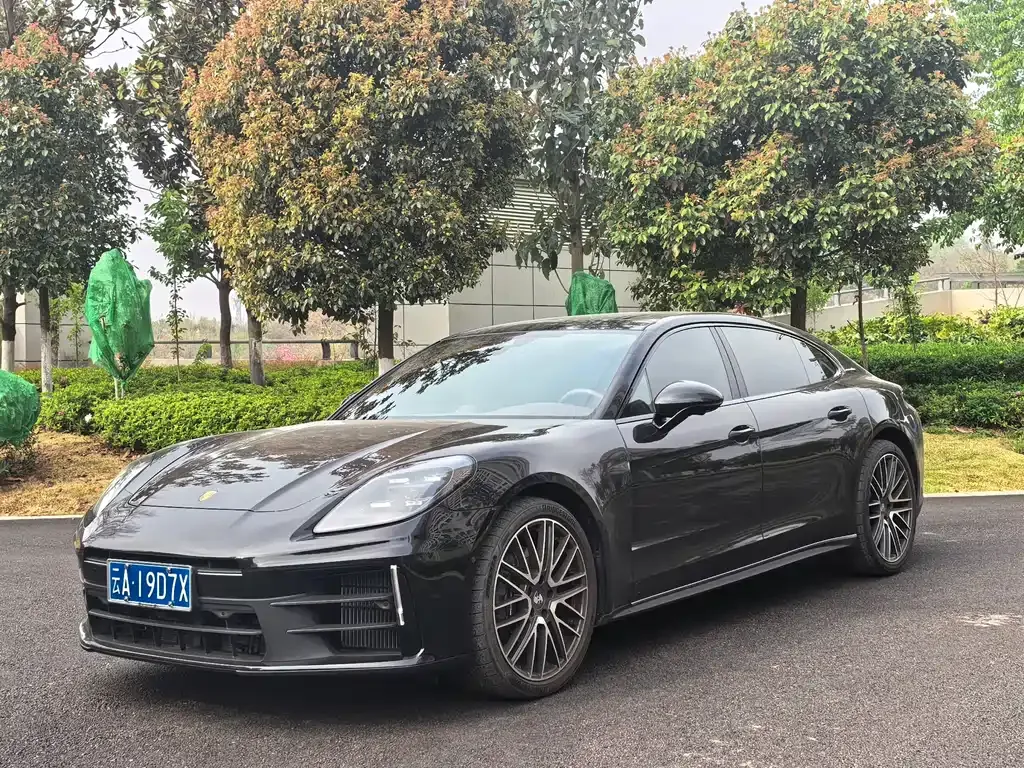 Porsche Panamera — фото 1