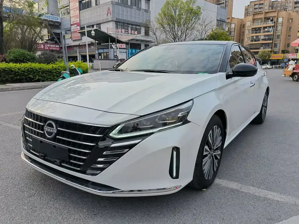Nissan Teana — фото 1