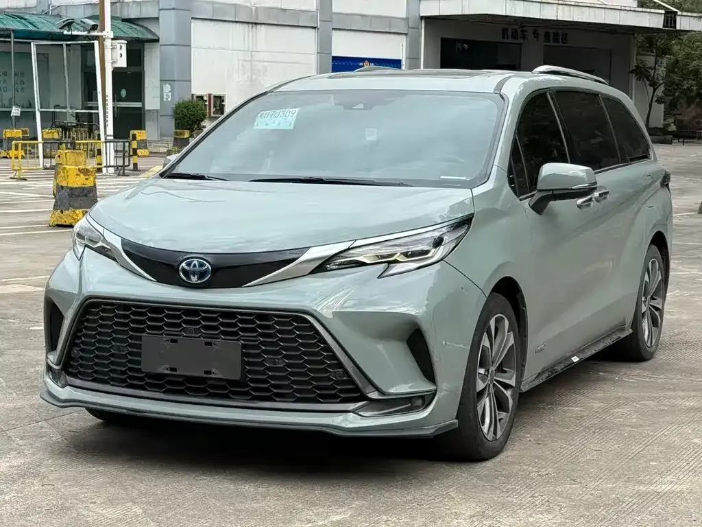 Toyota Granvia 2023 из CN, фото 1