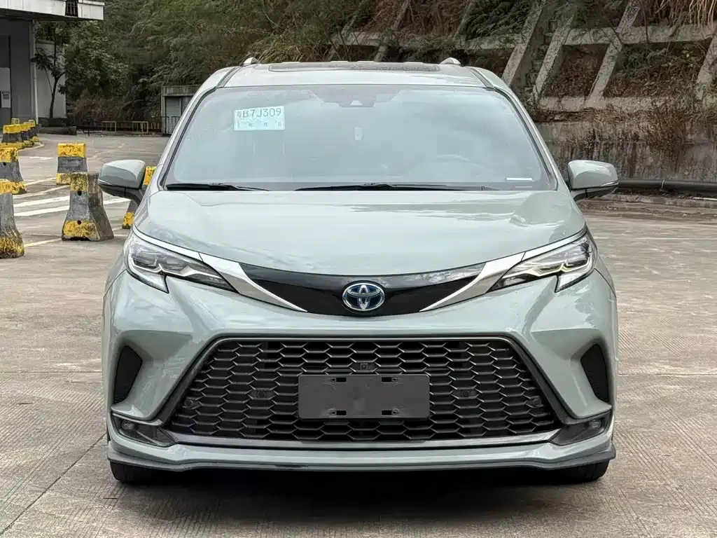 Toyota Granvia 2023 из CN, фото 6