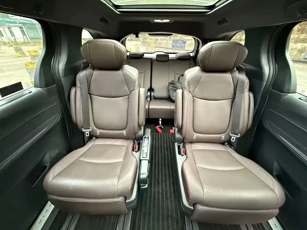 Toyota Granvia 2023 из CN, фото 8