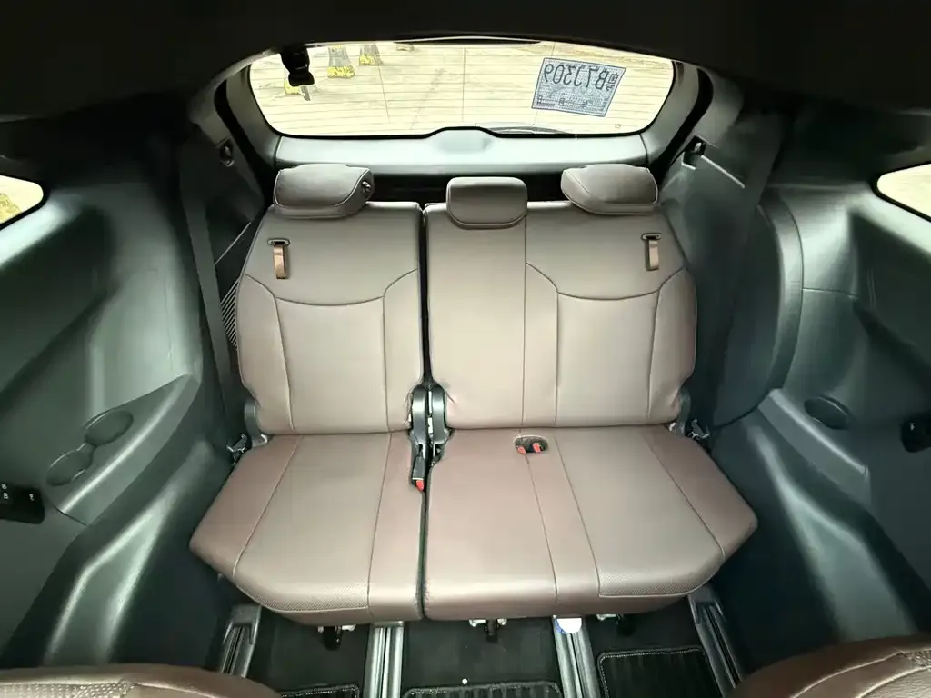 Toyota Granvia 2023 из CN, фото 2