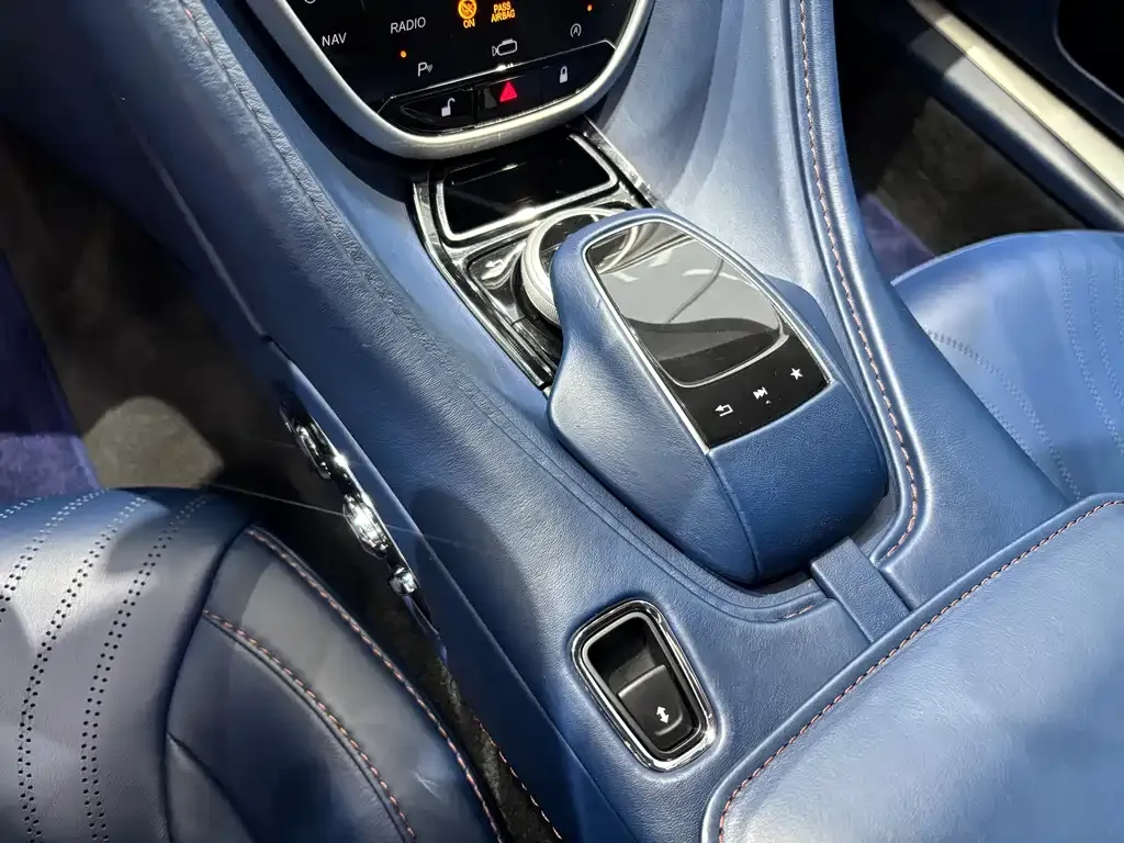 Aston Martin DB11 2021 из CN, фото 10
