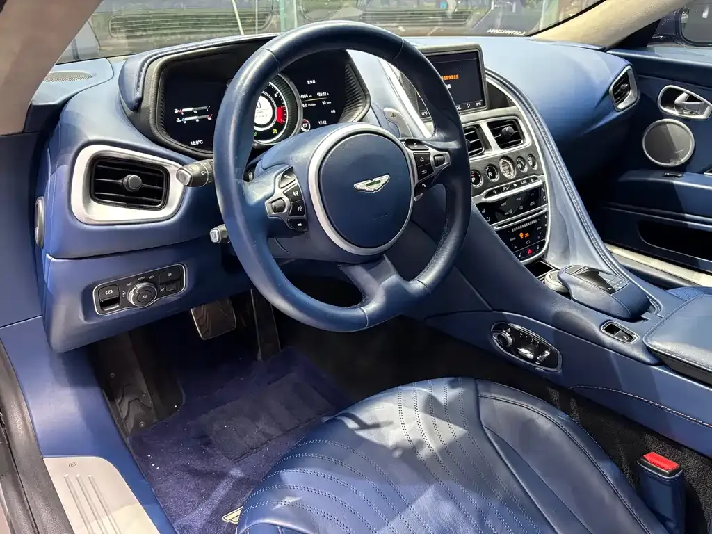 Aston Martin DB11 2021 из CN, фото 5