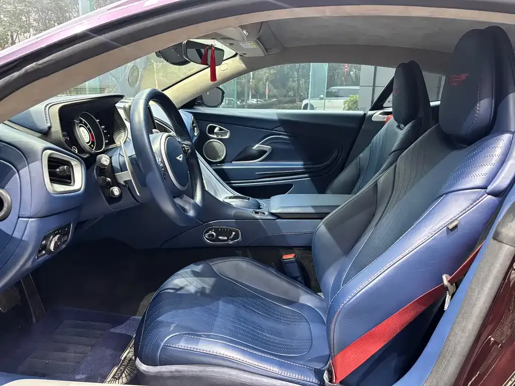 Aston Martin DB11 2021 из CN, фото 2