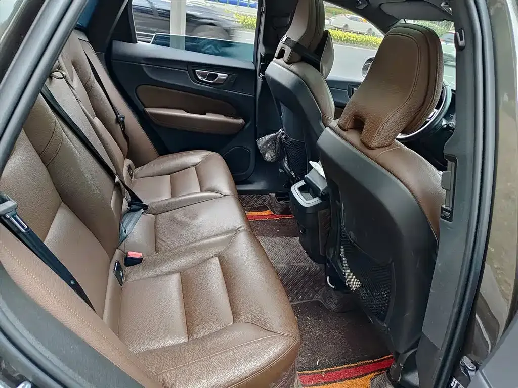 Volvo XC60 2022 из CN, фото 4