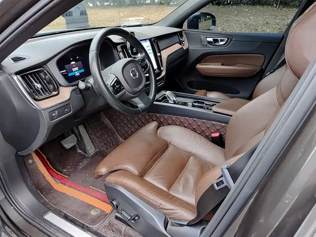 Volvo XC60 2022 из CN, фото 7