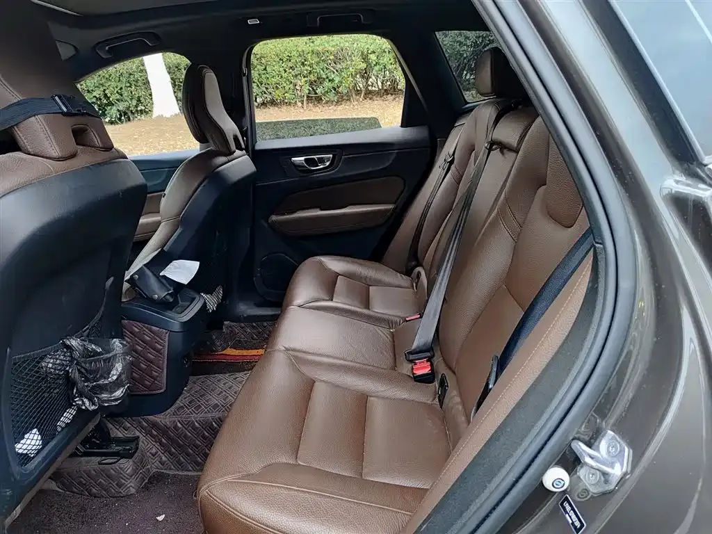 Volvo XC60 2022 из CN, фото 5