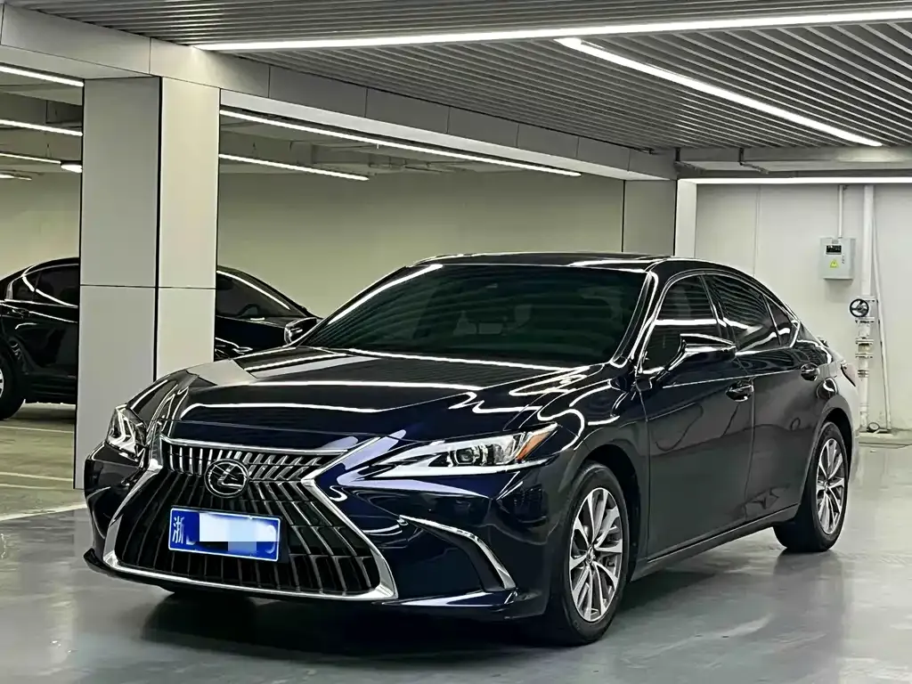 Lexus ES — фото 1