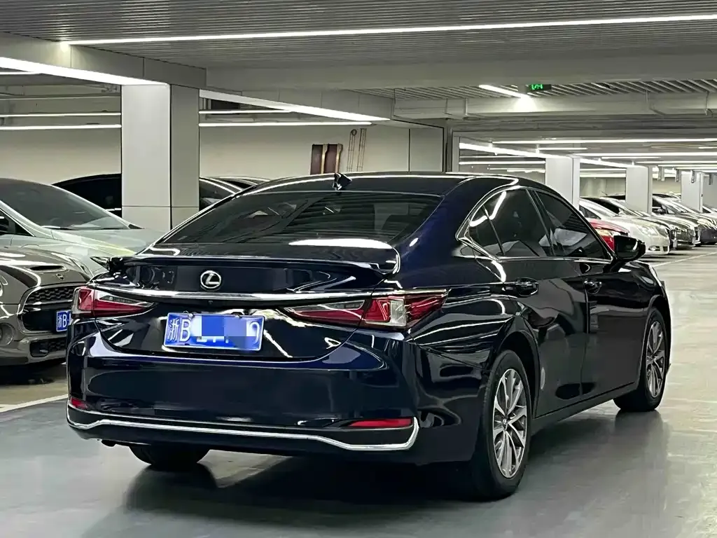 Lexus ES — фото 9