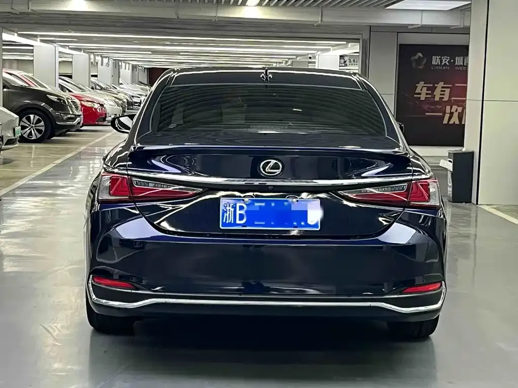 Lexus ES — фото 8