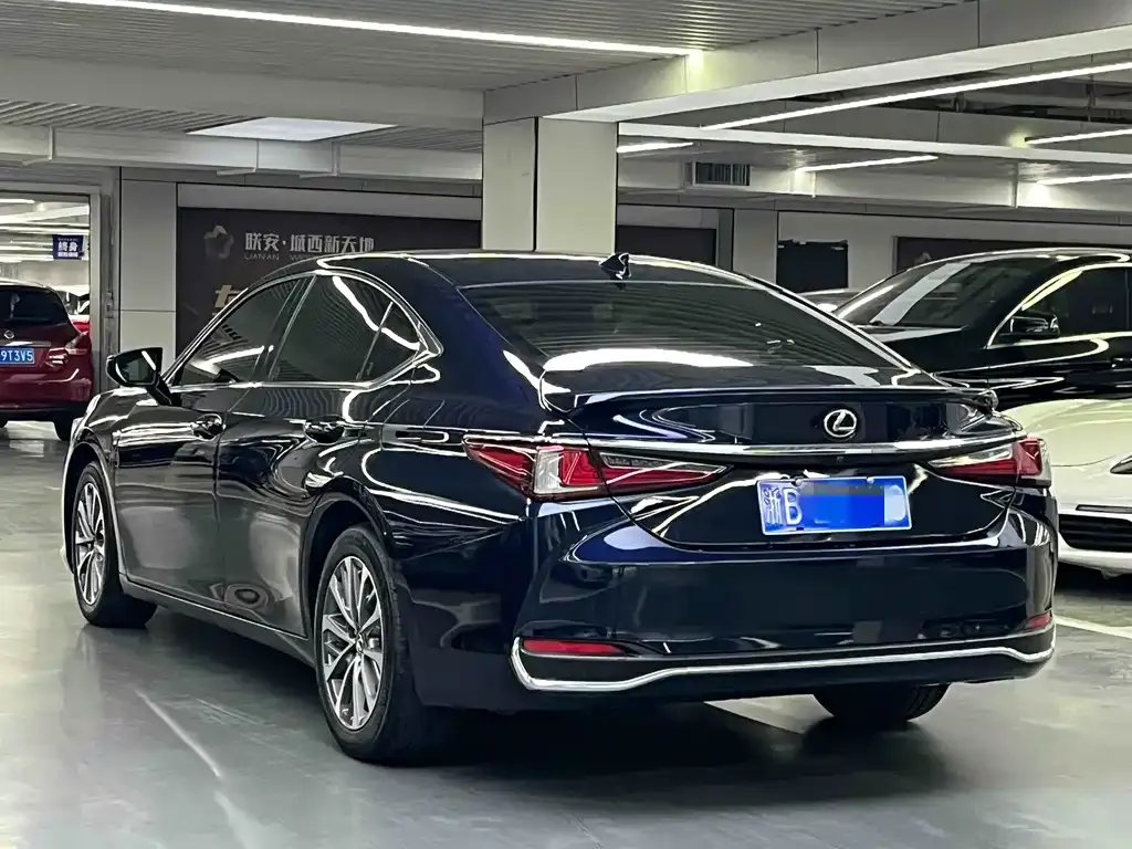 Lexus ES — фото 6