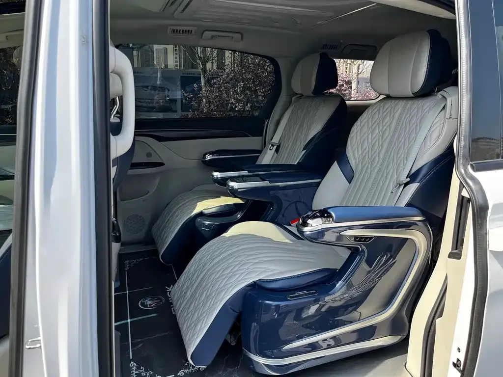 Buick GL8 2022 из CN, фото 9
