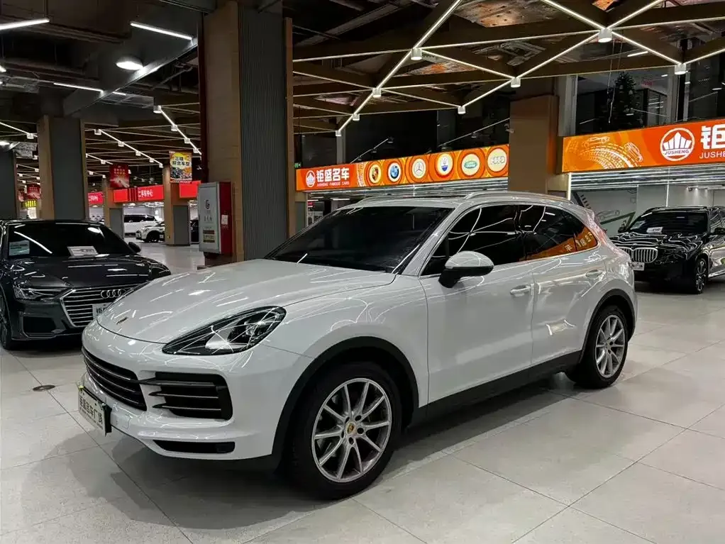 Porsche Cayenne — фото 1