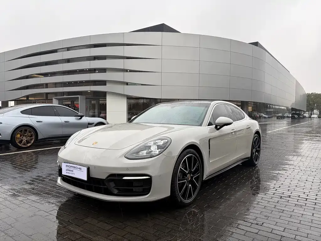 Porsche Panamera — фото 1