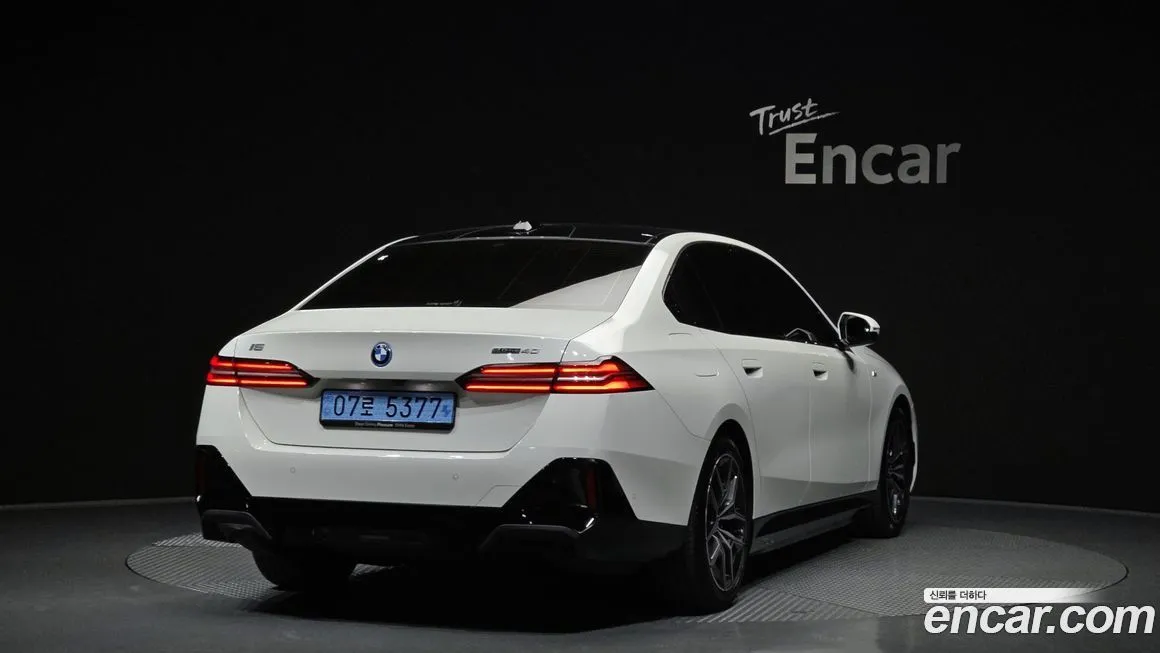 BMW i5 — фото 2