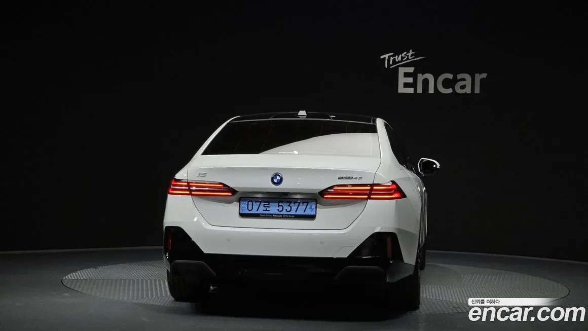 BMW i5 — фото 6
