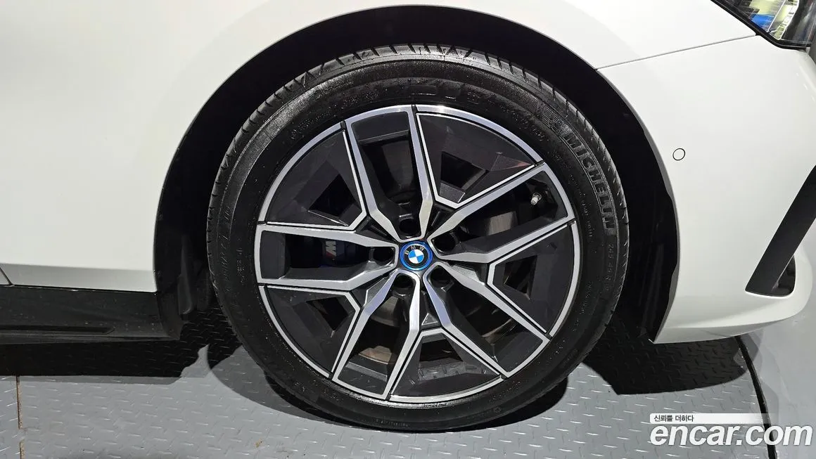 BMW i5 — фото 8