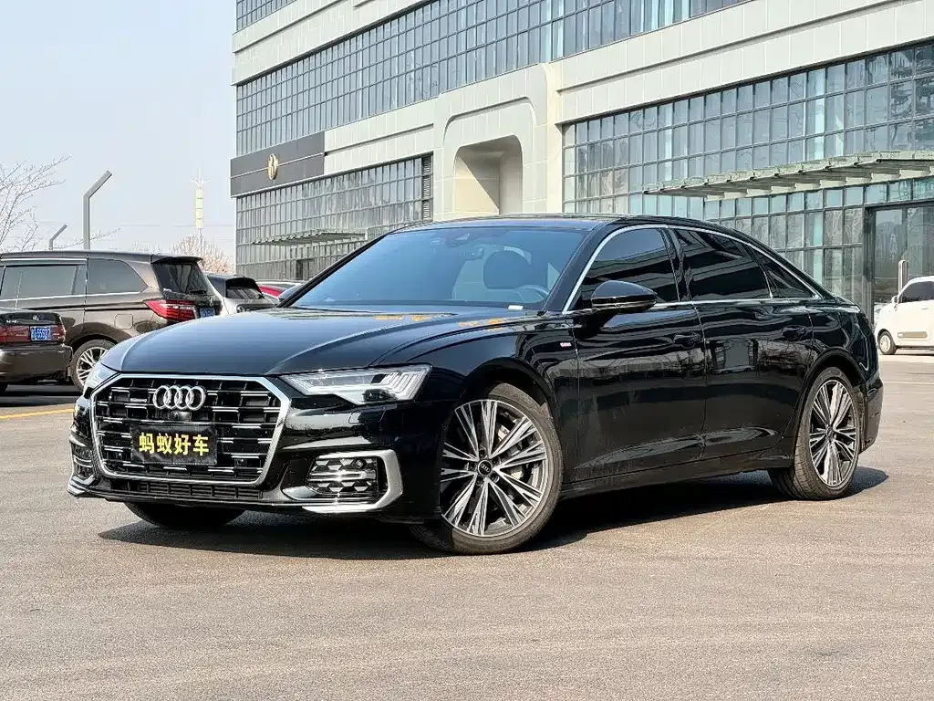 Audi A6L — фото 1